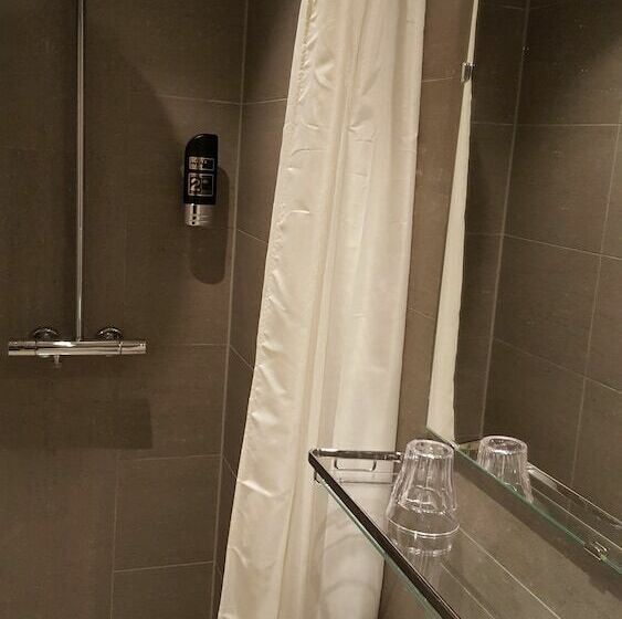 חדר סטנדרט יחיד, Old Quarter