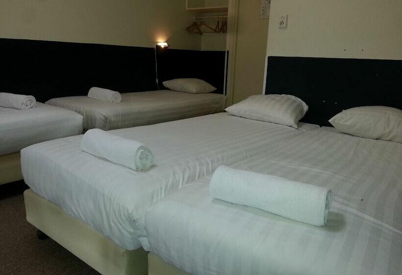 חדר סטנדרט לארבעה, Old Quarter