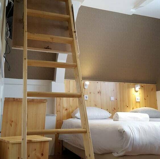 חדר סטנדרט לארבעה, Old Quarter