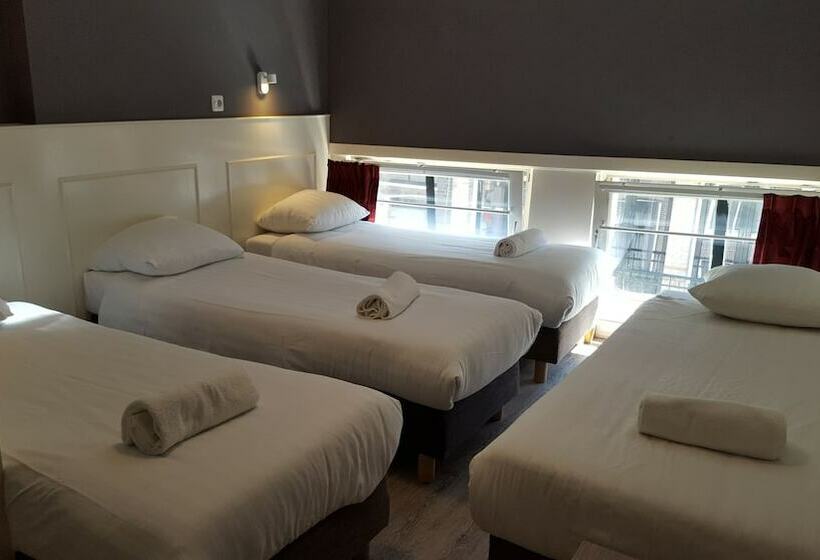 חדר סטנדרט לארבעה, Old Quarter