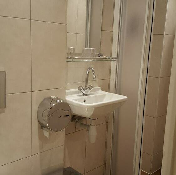 חדר סטנדרט, Old Quarter