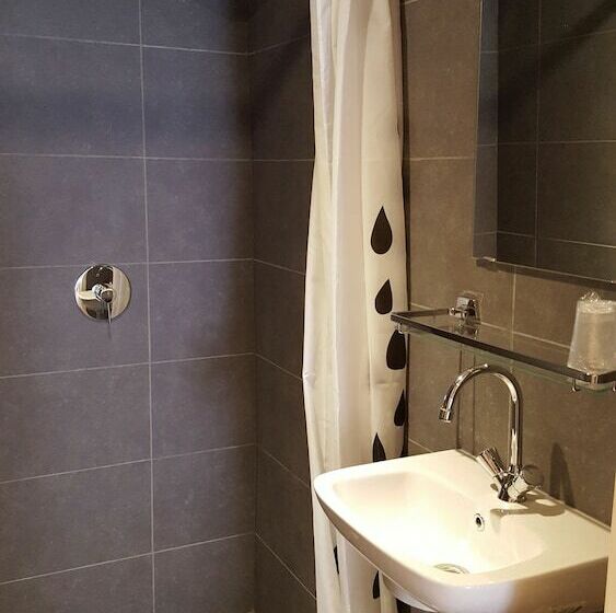 חדר סטנדרט, Old Quarter