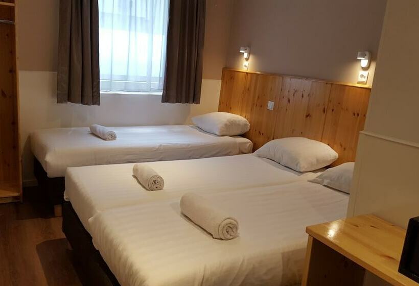 חדר סטנדרט לשלושה, Old Quarter