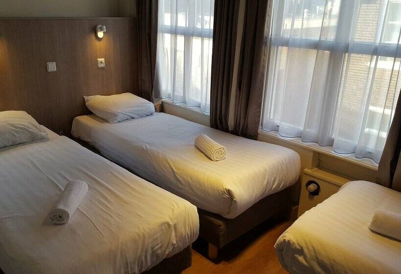 חדר סטנדרט לשלושה, Old Quarter