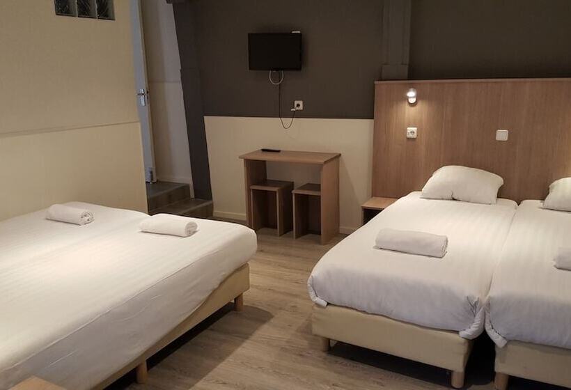 חדר משפחתי, Old Quarter