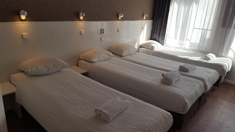 חדר סטנדרט לארבעה, Old Quarter