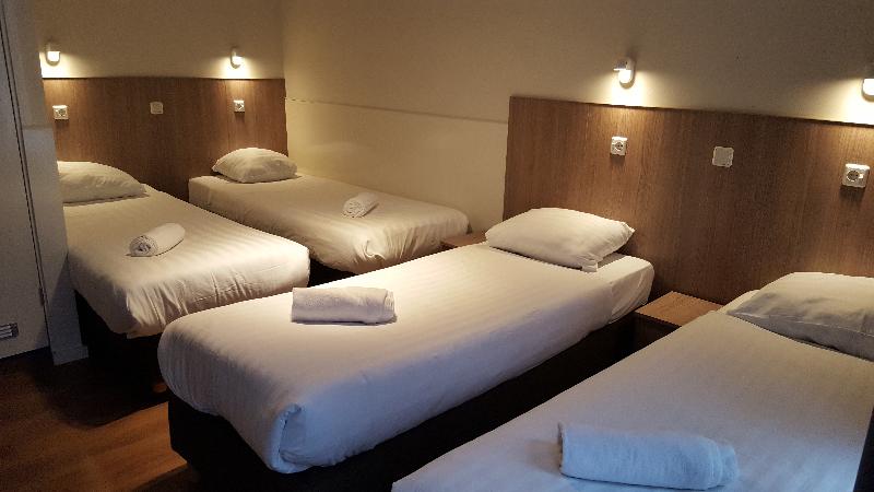 חדר סטנדרט לארבעה, Old Quarter