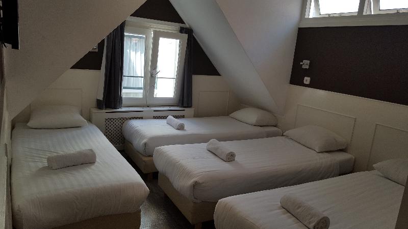 חדר סטנדרט לארבעה, Old Quarter