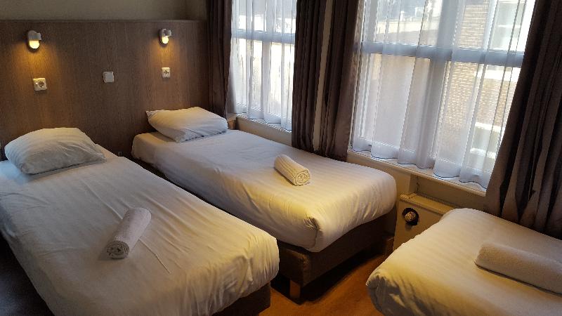 חדר סטנדרט לשלושה, Old Quarter