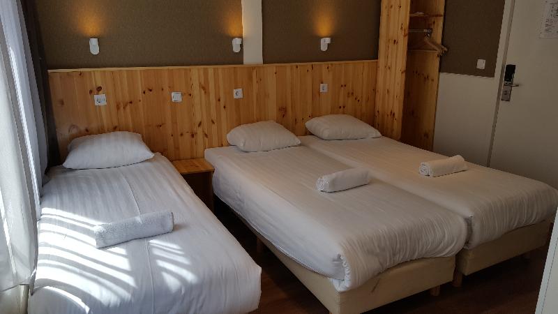 חדר סטנדרט לשלושה, Old Quarter