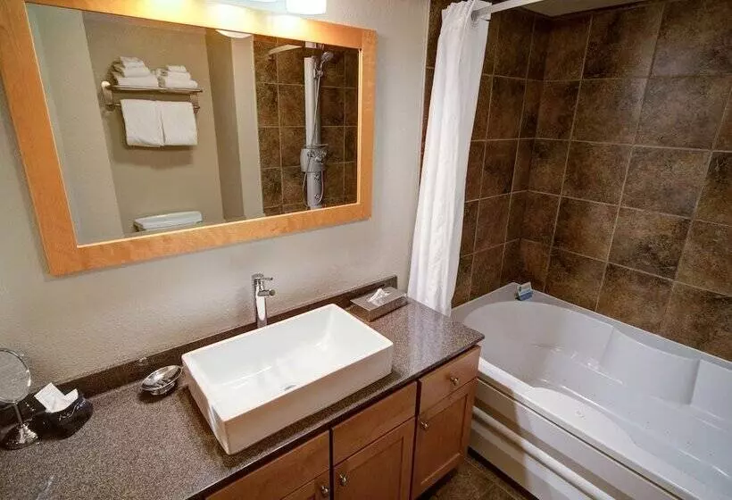 1 Bedroom Penthouse Apartment, Beacon Pointe On Lake Superior