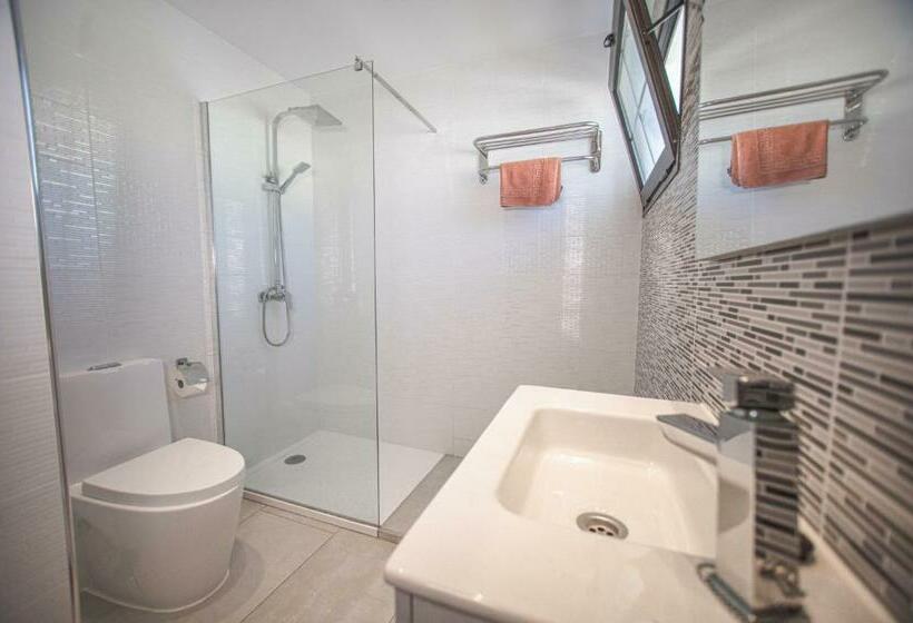 شقة غرفة واحدة, Club Atlántico