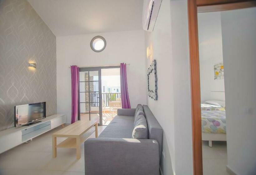 شقة غرفة واحدة, Club Atlántico