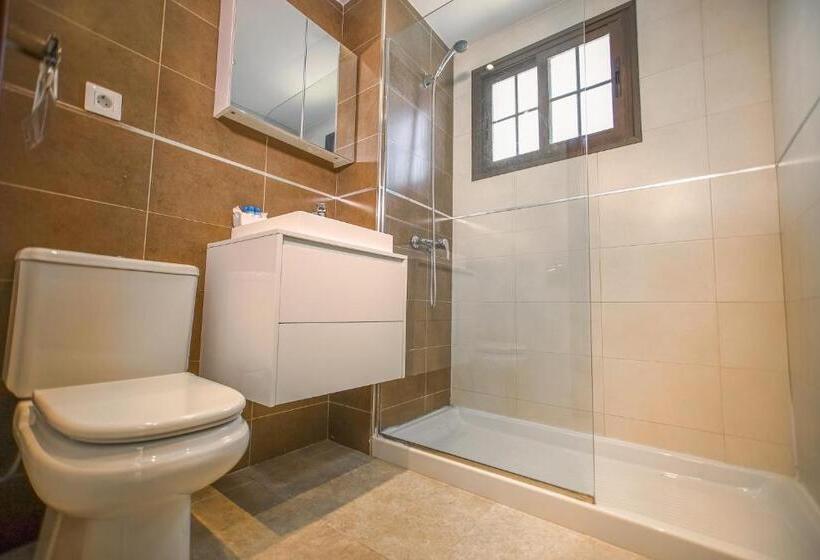 شقة غرفتين, Club Atlántico