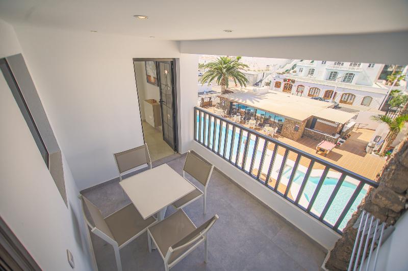 شقة غرفتين, Club Atlántico