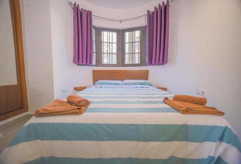 شقة غرفتين, Club Atlántico