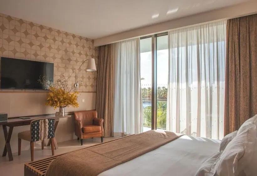 スイートクラブ シービュー, Wine & Books by the Sea, Algarve Resort
