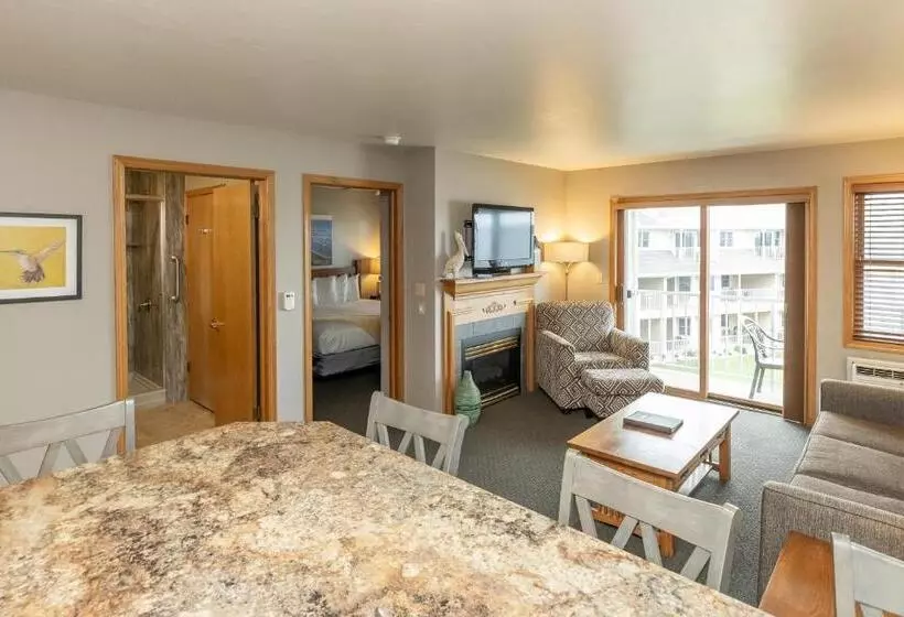 سوییت, Westwood Shores Waterfront Resort