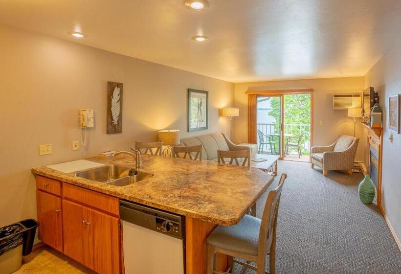 Люкс Премиум, Westwood Shores Waterfront Resort