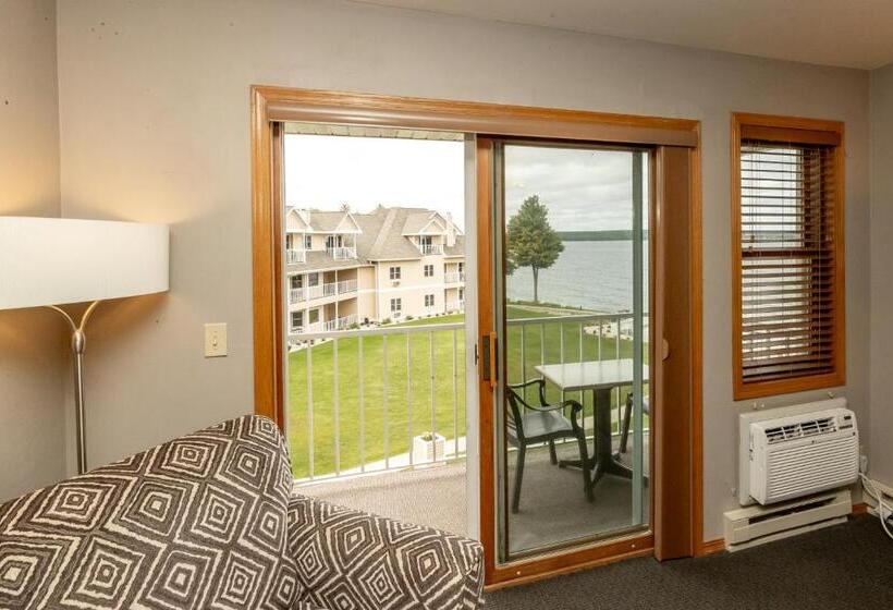 Люкс Премиум, Westwood Shores Waterfront Resort