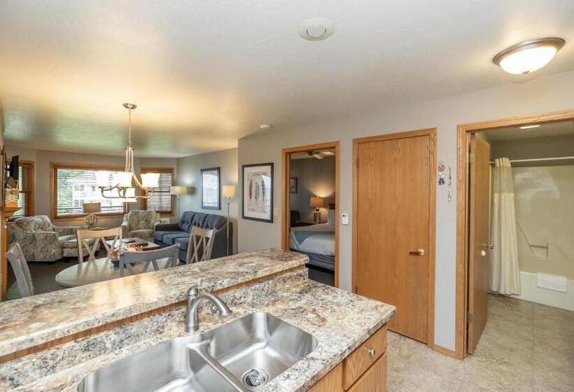 Люкс Premium 2 Спальни, Westwood Shores Waterfront Resort