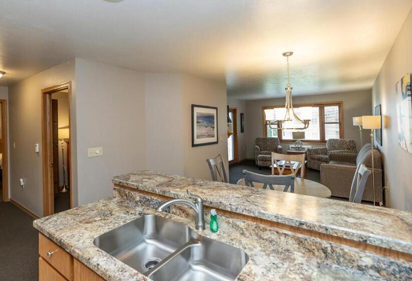 Люкс Premium 2 Спальни, Westwood Shores Waterfront Resort