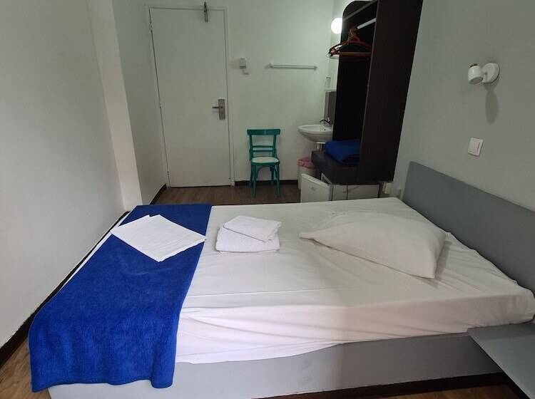 스탠다드 싱글 룸 공동욕실, Sparta Team