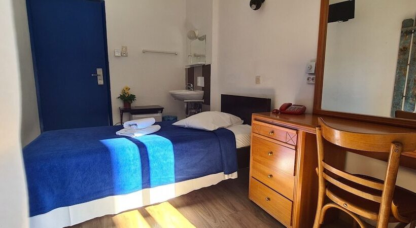 스탠다드 싱글 룸 공동욕실, Sparta Team