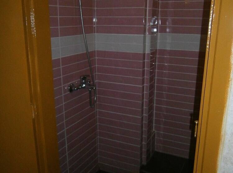 스탠다드 트리픔 룸 공동욕실, Sparta Team