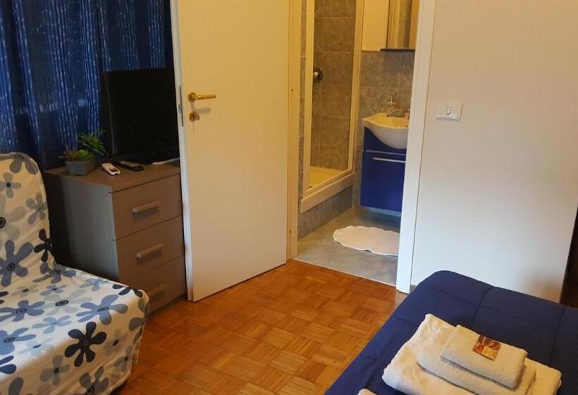 اتاق استاندارد سه نفره, Domina Romae B&b