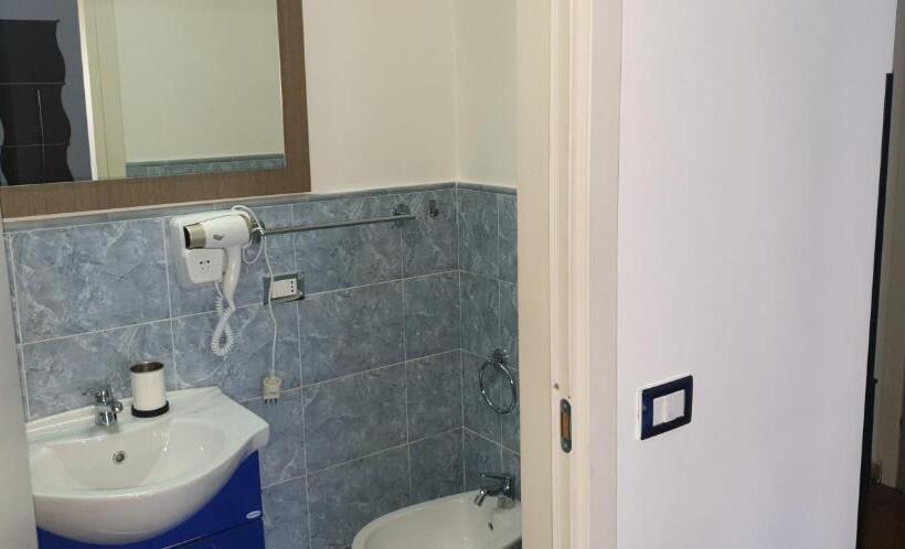 اتاق استاندارد سه نفره, Domina Romae B&b