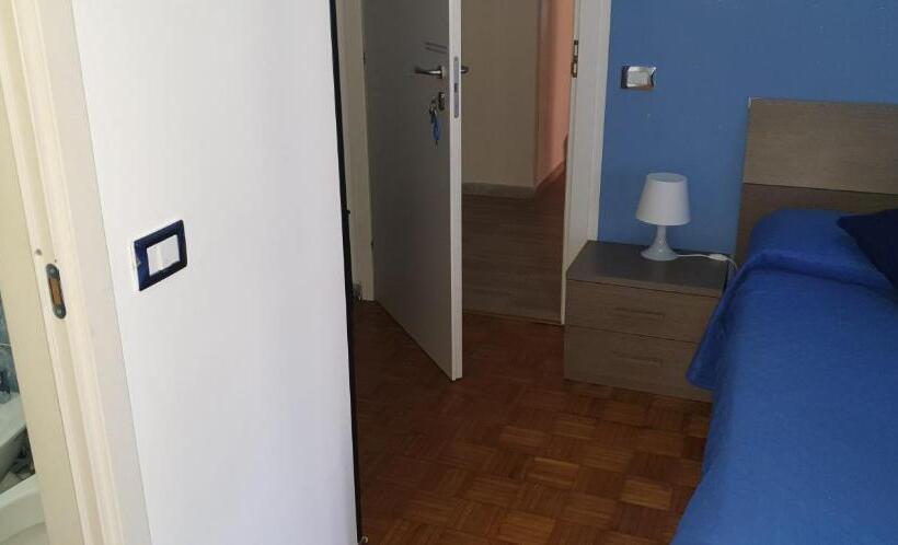 اتاق استاندارد سه نفره, Domina Romae B&b