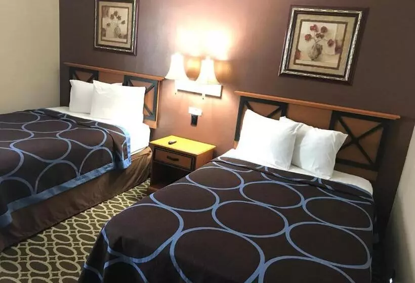 ２ダブルベッドのスタンダードルーム, Budget Inn Marinette