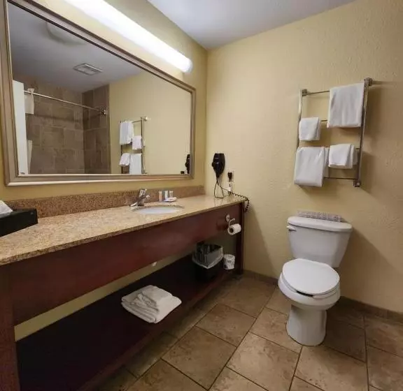 キングサイズベッドのスイートルーム, Highland Suites Extended Stay