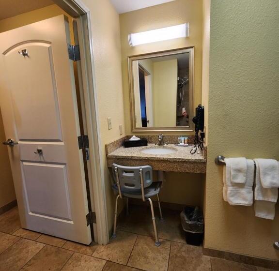 适合残疾人士使用的带超级大床的标准间, Highland Suites Extended Stay