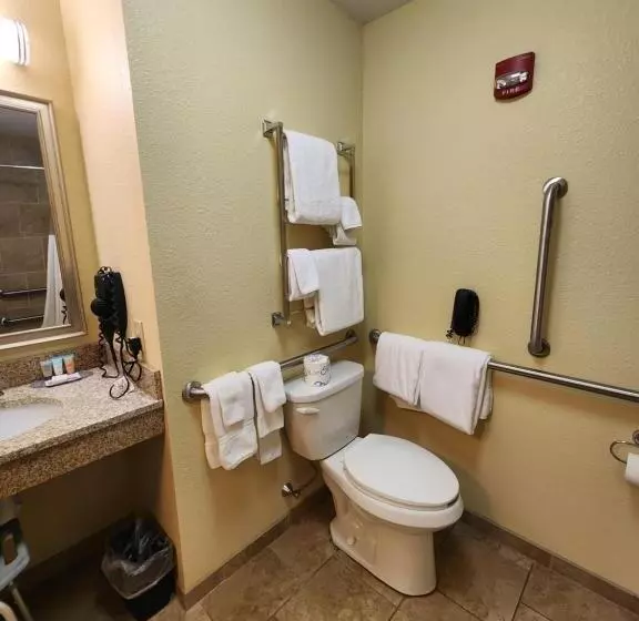 身障者適用キングサイズベッドルーム, Highland Suites Extended Stay