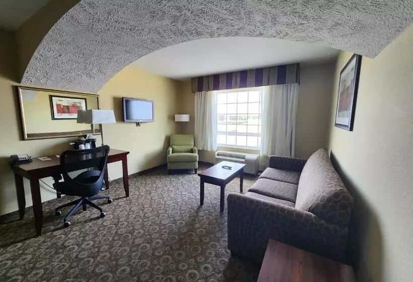 スイート, Highland Suites Extended Stay