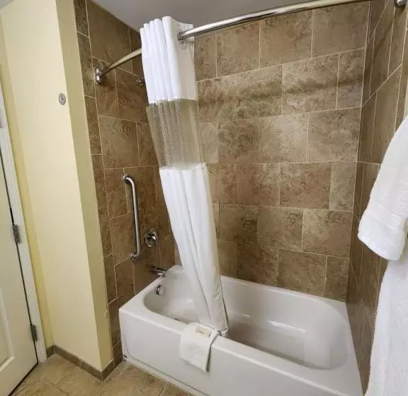 スタンダードスタジオ, Highland Suites Extended Stay