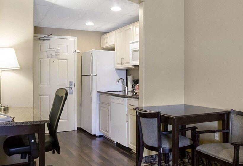 Люкс, Mainstay Suites Bismarck