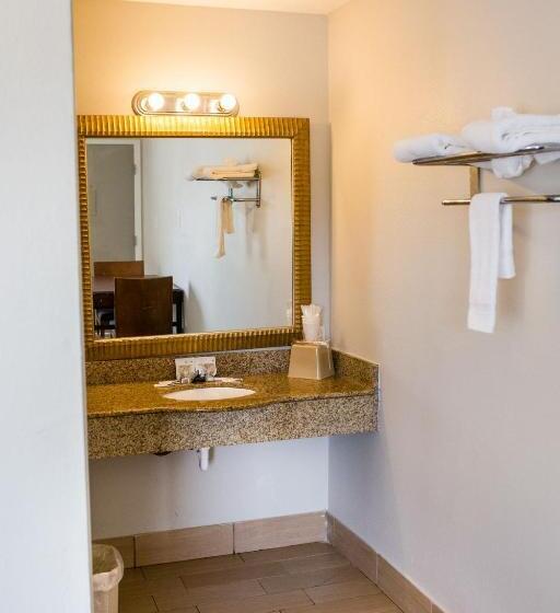 Номер Стандарт с Кухней, Merit Inn And Suites