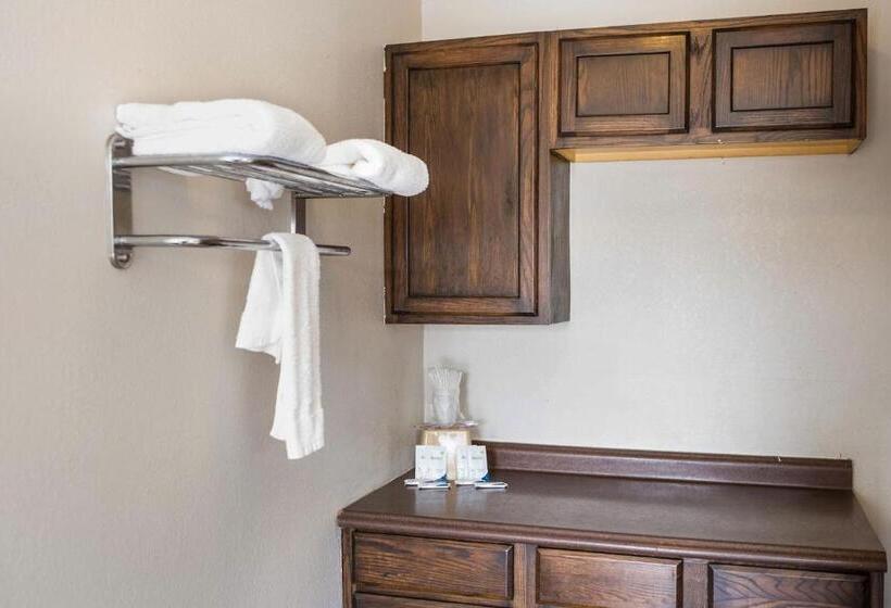 Номер Стандарт с Кухней, Merit Inn And Suites