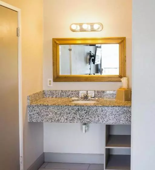 キングサイズベッドのスイートルーム, Merit Inn And Suites