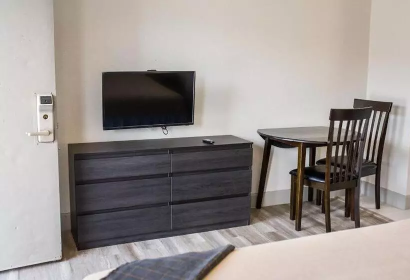 キングサイズベッドのスイートルーム, Merit Inn And Suites