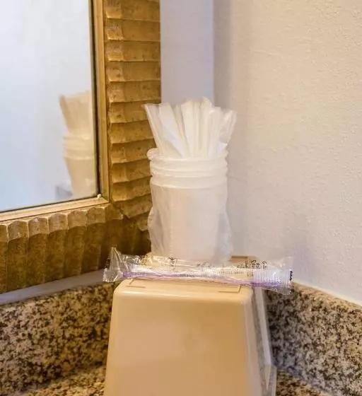 キングサイズベッドのスイートルーム, Merit Inn And Suites