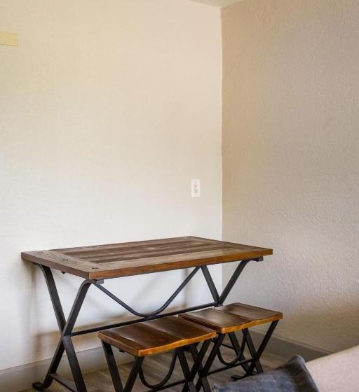 Люкс Deluxe Кровать Кинг, Merit Inn And Suites