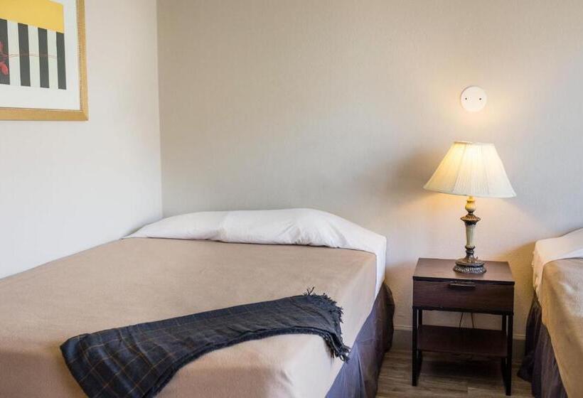 Номер Economy, Merit Inn And Suites