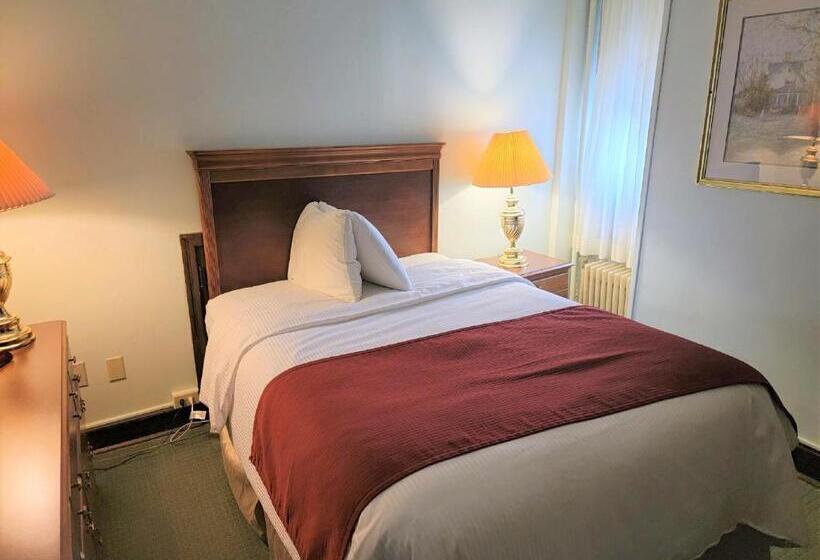 דירת שני חדרים, Penn Wells