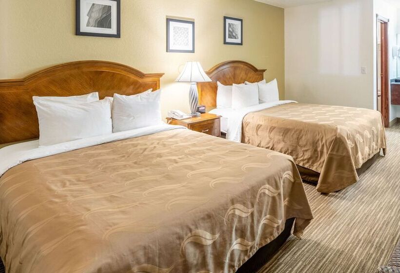 带2个双人床的标准工作室, Quality Inn Keystone Near Mount Rushmore