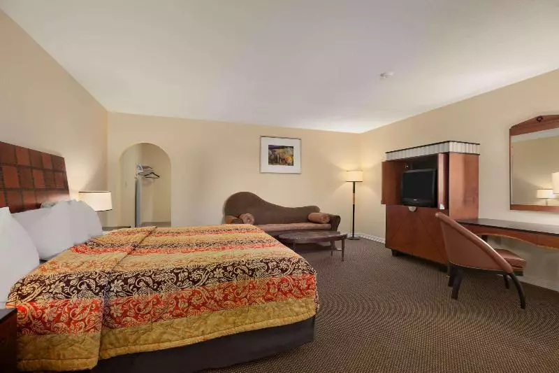 キングサイズベッドのスタンダードルーム, Travelodge By Wyndham Clovis