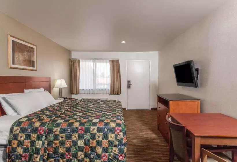 Standard-invahuone King-vuode, Travelodge By Wyndham Hemet Ca